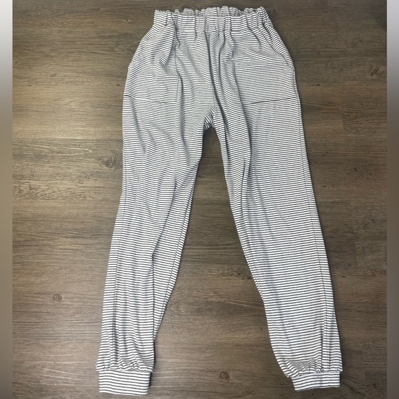 Böhme Women’s Essential White and Black Striped Joggers, size small - Picture 6 of 9